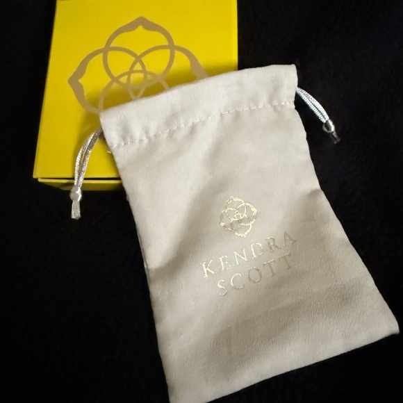 Kendra Scott Gold Heart Pendant Necklace - Picture 5 of 5